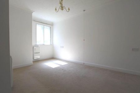 1 bedroom retirement property to rent - Photo 3