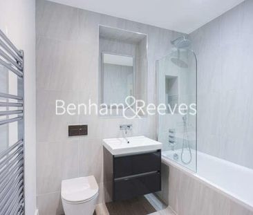 Chaplin Court, Brentford, TW8 - Photo 2