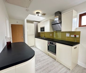 Great Mead, CHIPPENHAM - Photo 2