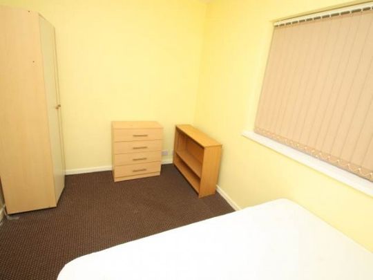 4 Bed - Stanmore Crescent, Burley, Leeds - Photo 1