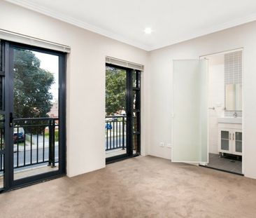 Light-Filled 2-Bedroom Apartment in Small Security Block - Photo 4