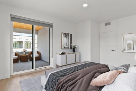 Ledge on Lakeshore — 3 Bed + Flex Room - Photo 5