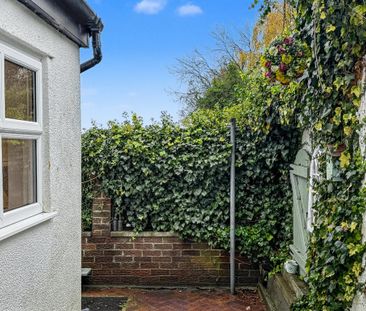 2 bedroom end of terrace house to rent - Photo 4