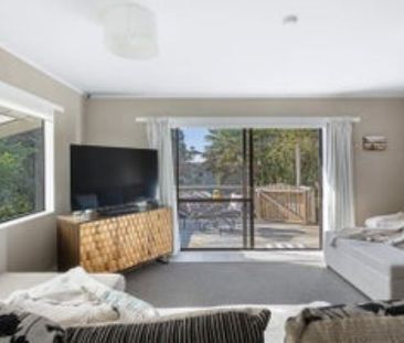 SUNNY 3 BEDROOM HOUSE, FULLY FENCED WITH DECK - Photo 1