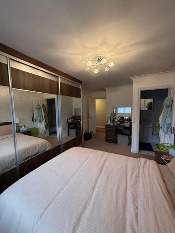 3 bedroom flat to rent - Photo 4