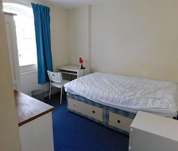 3 bedroom flat to rent - Photo 3