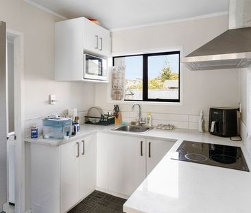 Two bedroom home in Mangere East! - Photo 6