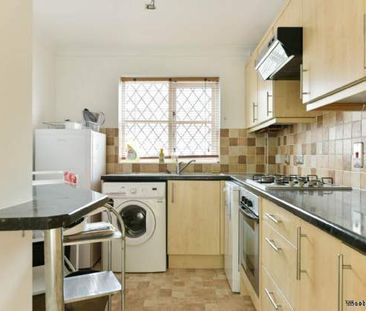 3 bedroom property to rent in Epsom - Photo 6