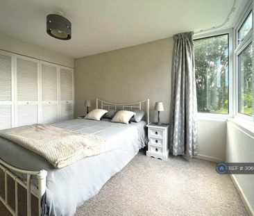 3 bedroom flat to rent - Photo 6