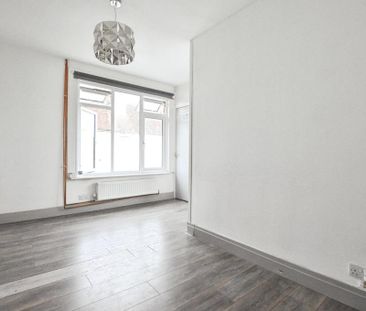 2 bedroom maisonette to rent - Photo 2