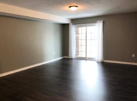 Two bedroom condo Barrie Ontario - Photo 2