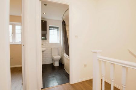 2 bedroom terraced house to rent - Photo 4