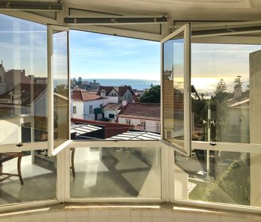 3-Bed Monte Estoril Apartment with Sea View & Balconies - Photo 2