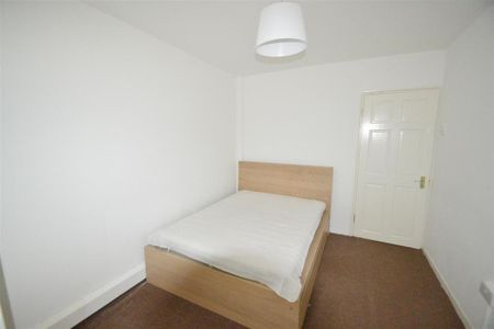 3 bedroom property to let - Photo 3