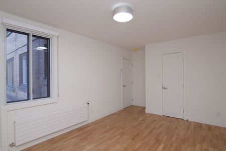 4505-4515 Dupuis Avenue - Photo 2