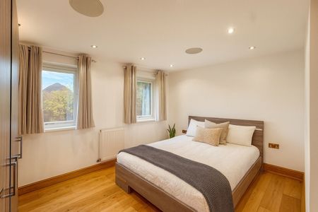 4 Bed Semi-Detached House, Aspen Close, W5 - Photo 4