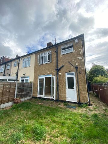 3 bedroom terraced house to rent - Photo 3