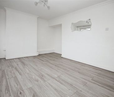 Warminster Gardens, London, SE25 4DN - Photo 1