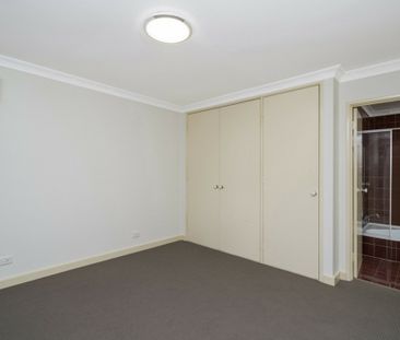 Delightful Villa in Prime Location - Photo 6