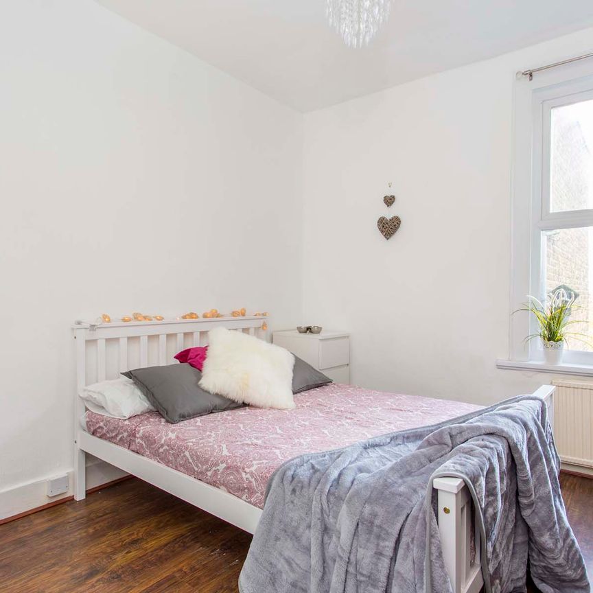 🏡 Large Victorian House - All Bills Included - Lounge & Garden! 🏡 - Photo 2