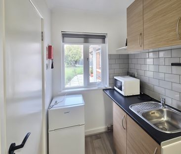 Studio Flat, Peacehaven, W3 - Photo 5