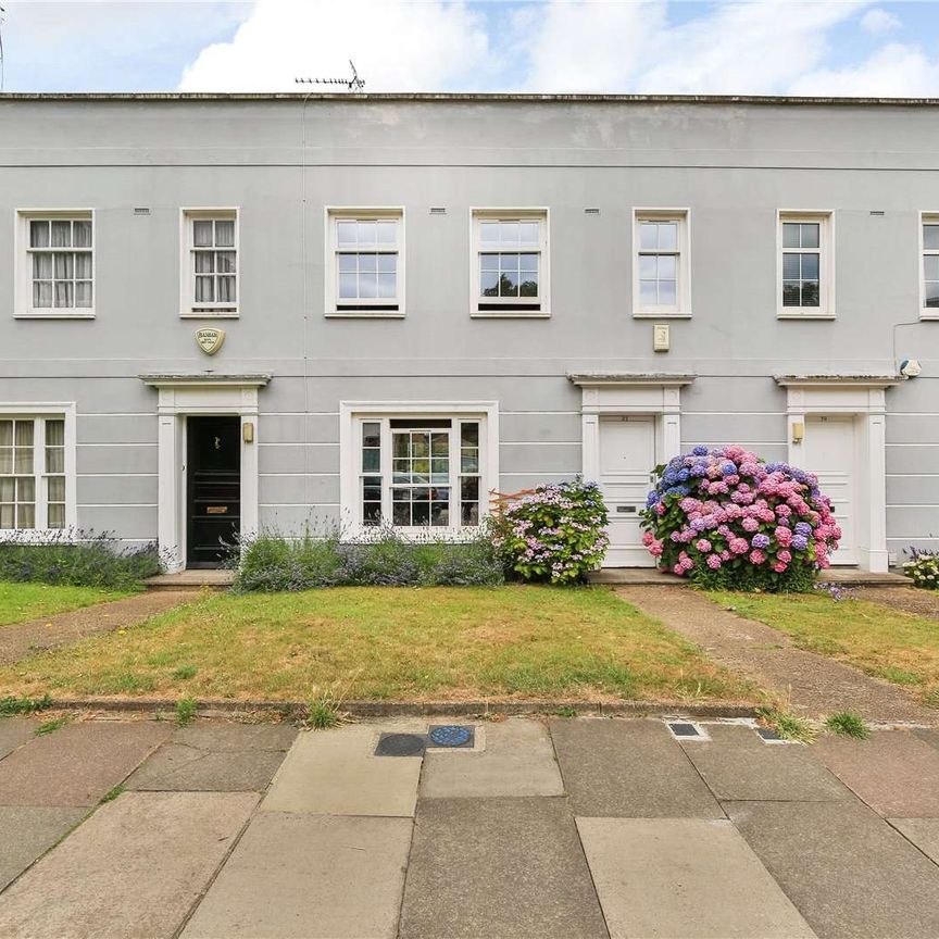 A beautifully presented three bedroom house with large west facing garden in a fantastic Islington location just moments from Highbury & Islington station. - Photo 1