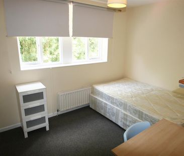 4 bedroom terraced house to rent - Photo 3