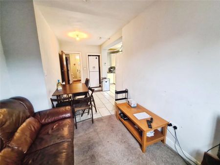 5 bedroom link detached house to rent - Photo 2