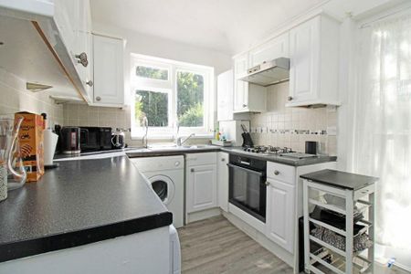 3 bedroom terraced house to rent - Photo 5