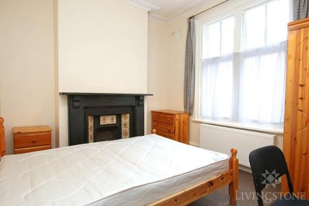 6 bedroom townhouse to rent - Photo 2