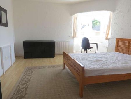 Bedroom House In Winton, BH9 - Photo 2