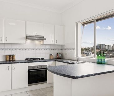 Stylishly Apartment with city views - Photo 4