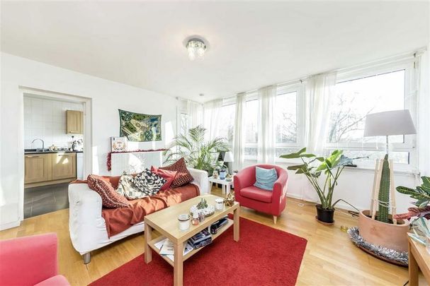 3 bedroom flat to rent - Photo 1