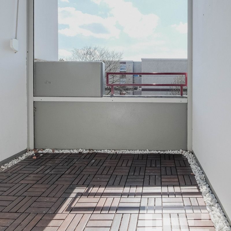 Top modern möbliertes 1-Zimmer-Appartement mit Loggia in Baumberg - Photo 1