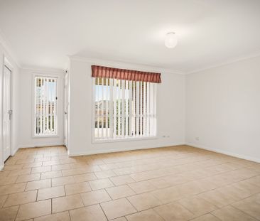 Modern & Comfortable 3-Bedroom Townhouse in Green Valley! - Photo 5