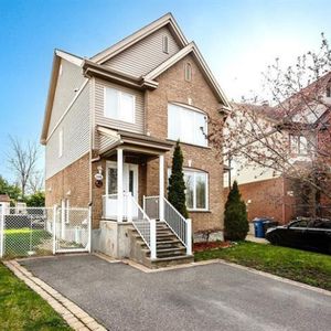 Large 4-bedroom House In Longueuil - Photo 2