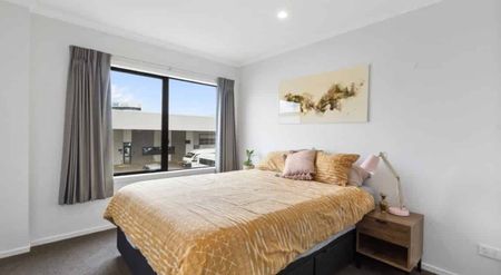 STUNNING & CONVENIENT CENTRAL LIVING! - Photo 5