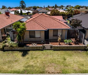 Freshly updated home in a convenient coastal location. - Photo 5