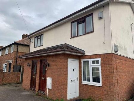 Glanmor Road Slough, SL2 - Photo 5