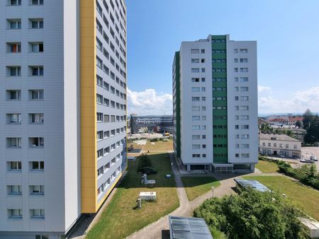 Wohnen über den Dächern der Stadt: 3-Zimmer-Wohnung mit Loggia im 14. Stock - Foto 4