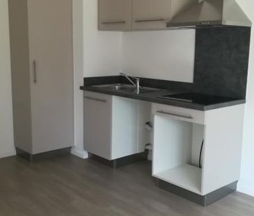 Location Appartement 3 pièces 56m² HEROUVILLE ST CLAIR 14200 - Photo 2