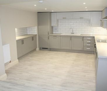 3 bedroom semi-detached house to rent - Photo 6