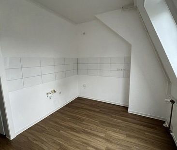 Zentrale 3-Raum-Wohnung im Dachgeschoss! - Photo 3