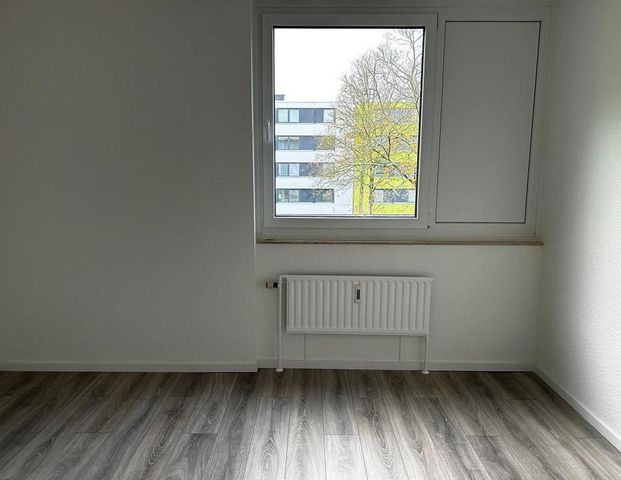 Volsanierte 3-Zimmer Wohnung mit Balkon in Dortmund Scharnhorst. - Foto 1