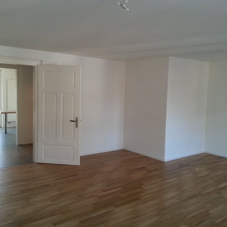 Altbauwohnung mit modernen Elementen im Hochparterre - Foto 1