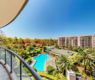 Beautiful Apartment Overlooking Swimming Pool and Gardens!!! - Photo 3