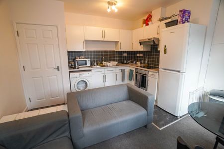 3 Bedroom Flat To Rent in Lansdowne - £1,875 pcm Tenancy Info - Photo 5