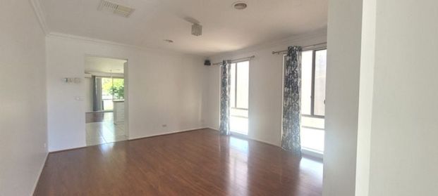 Family Home for Lease – 7 Amity Way, Cranbourne West - Photo 1