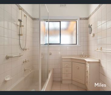 FABULOUS FLEXIBILITY WITH A STUDIO AND NORTH-REAR GARDEN - Photo 2