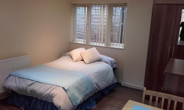 Studio to rent - Photo 1